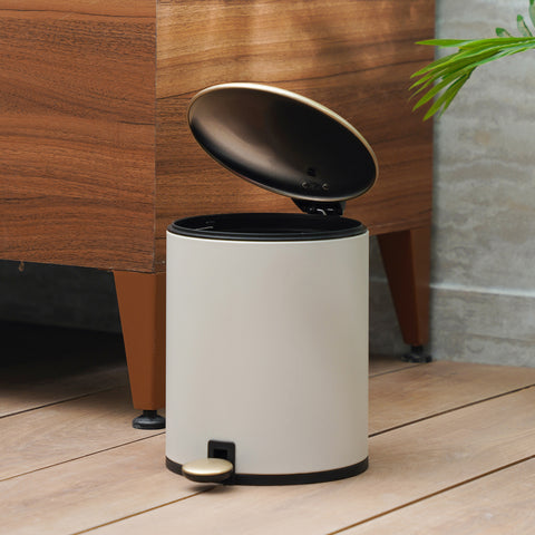 White Iron Pedal Circular Dustbin With Lid - Small