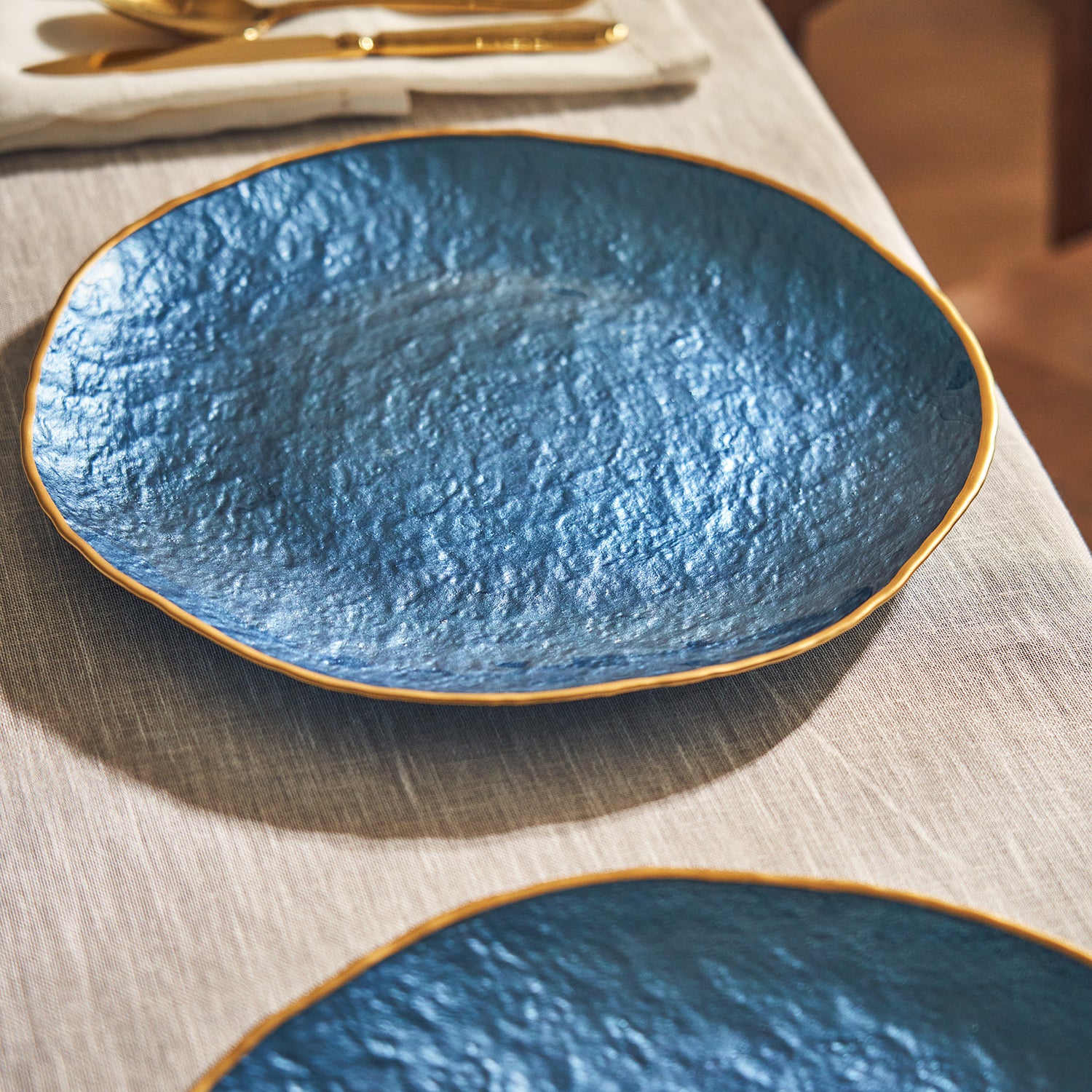 Blue glass charger plates online
