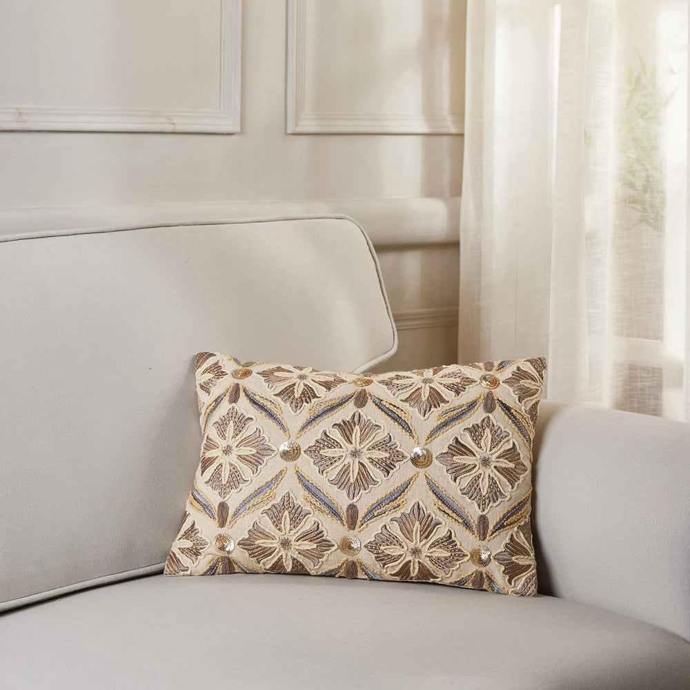 Aakaar Cushion cover