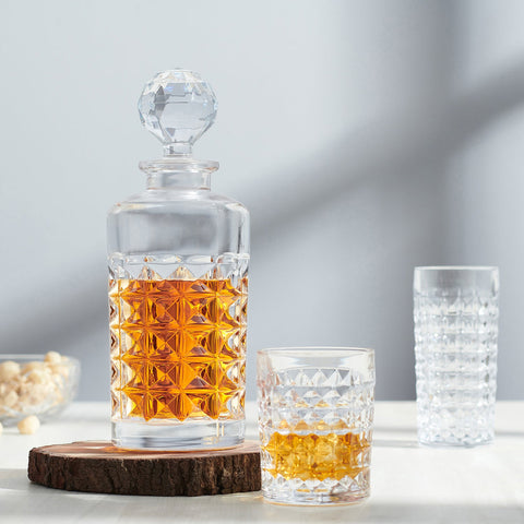 Diamond Cut Transparent Glass Decanter With Stopper 650 Ml