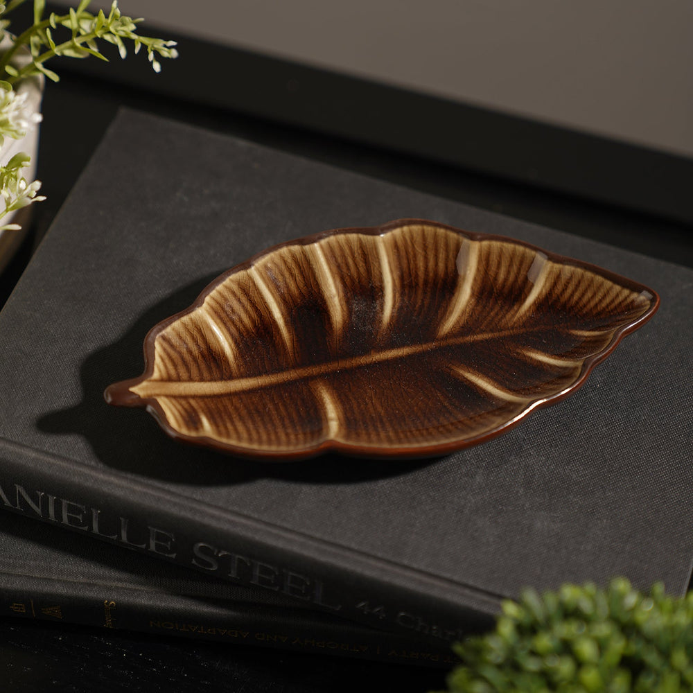 Dark Beige Ribbed Ceramic Leaf Platter